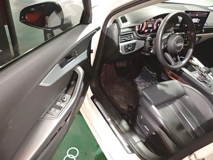 Фото 16 - Audi A4L