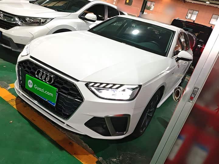 Фото 2 - Audi A4L