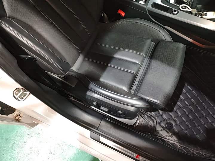 Фото 25 - Audi A4L