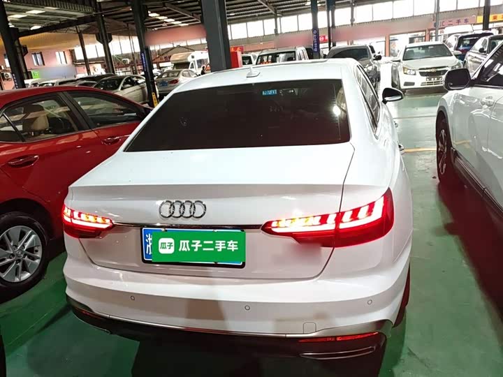 Фото 6 - Audi A4L