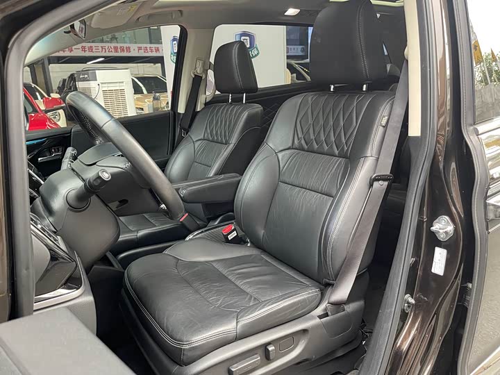 Фото 13 - Honda Elysion