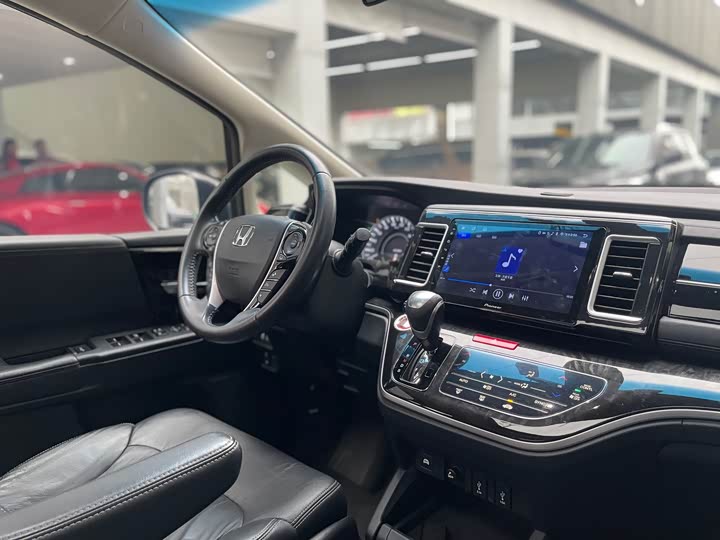 Фото 19 - Honda Elysion