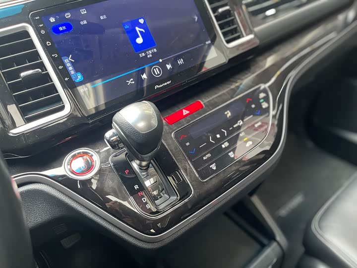 Фото 23 - Honda Elysion