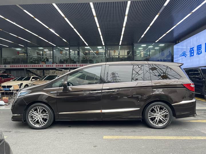 Фото 3 - Honda Elysion