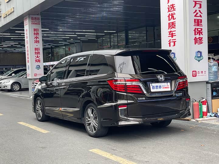 Фото 5 - Honda Elysion