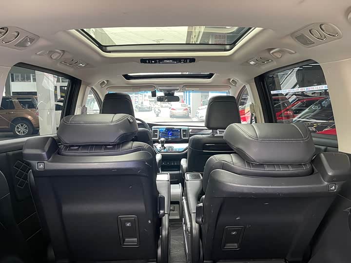 Фото 8 - Honda Elysion