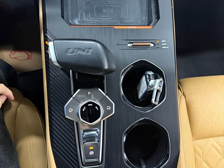 Фото 11 - Changan UNI-K