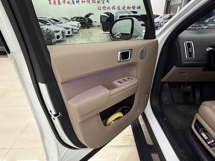 Фото 12 - LiXiang L8