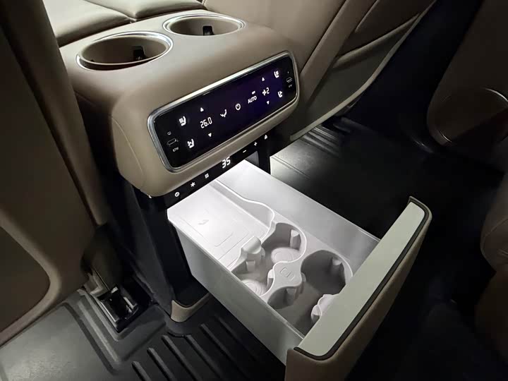 Фото 15 - LiXiang L8