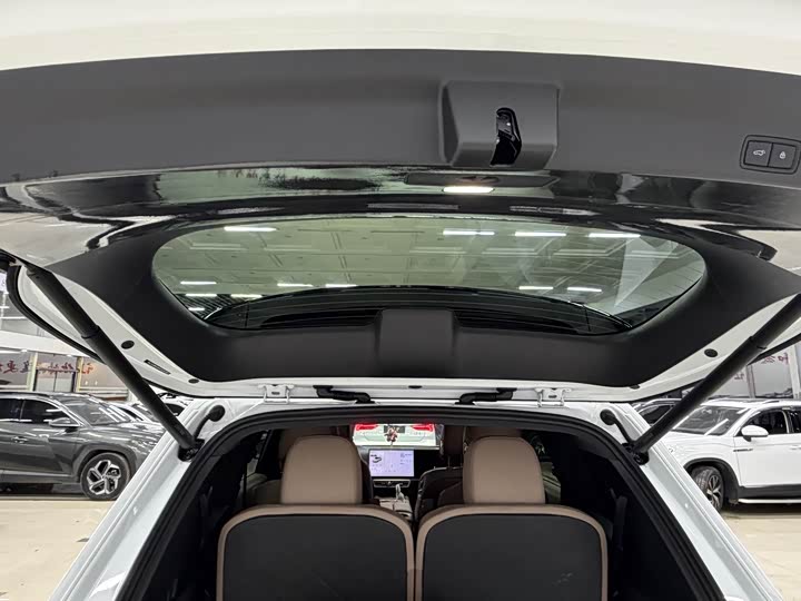 Фото 17 - LiXiang L8