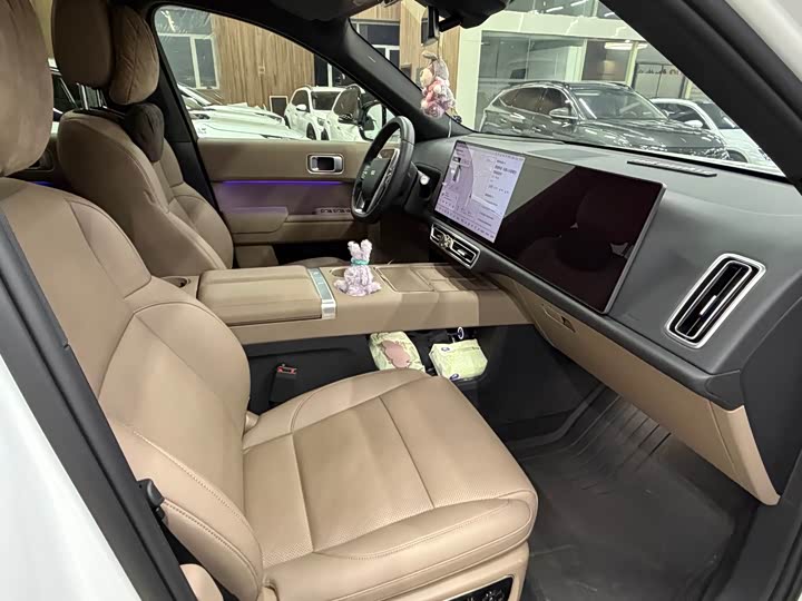 Фото 21 - LiXiang L8