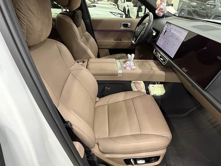 Фото 22 - LiXiang L8