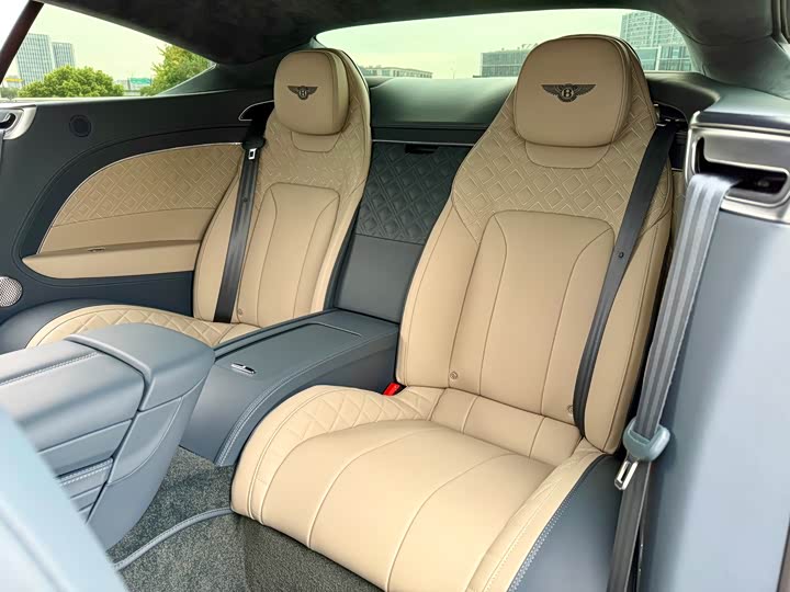 Фото 17 - Bentley Continental GT