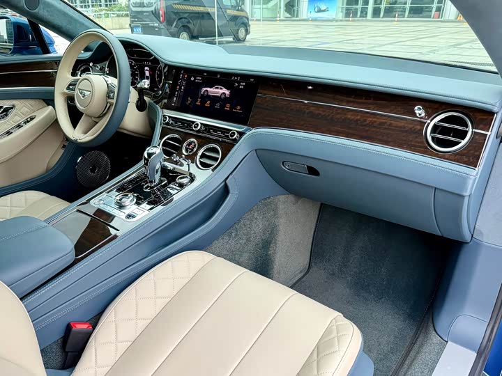 Фото 20 - Bentley Continental GT