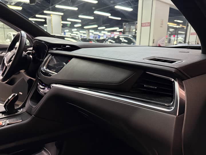 Фото 13 - Cadillac XT5