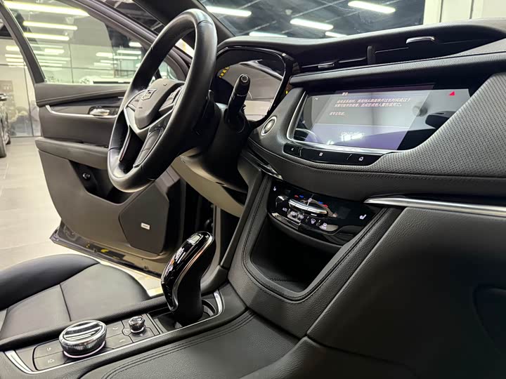 Фото 14 - Cadillac XT5