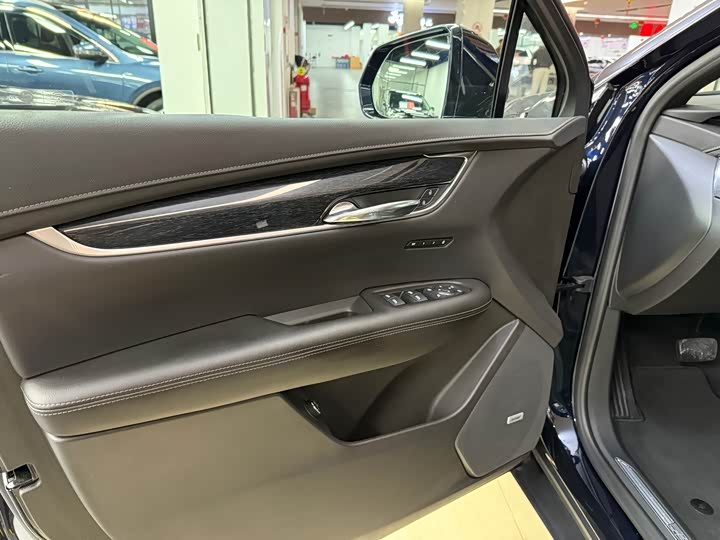 Фото 15 - Cadillac XT5