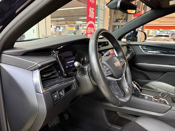 Фото 16 - Cadillac XT5