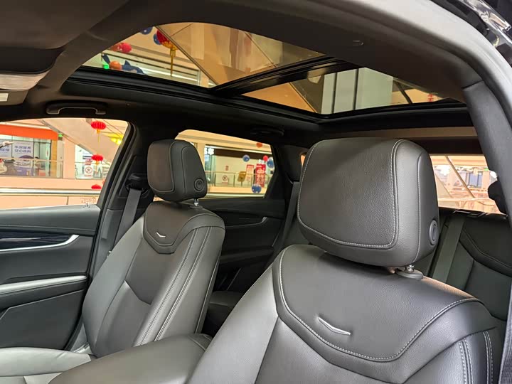 Фото 17 - Cadillac XT5