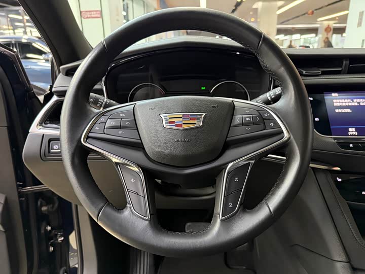 Фото 19 - Cadillac XT5
