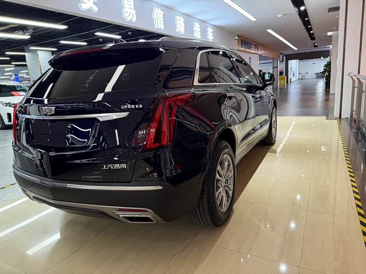 Фото 6 - Cadillac XT5