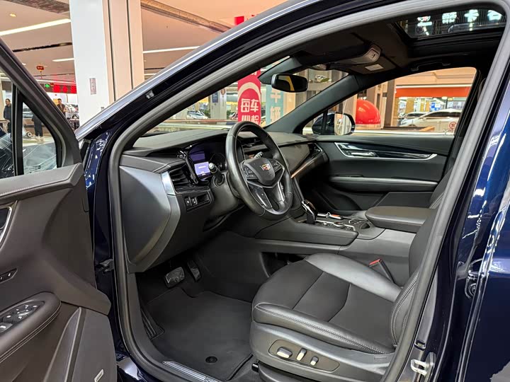 Фото 7 - Cadillac XT5