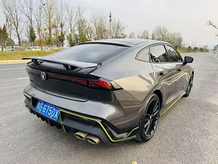 Фото 10 - Changan UNI-V