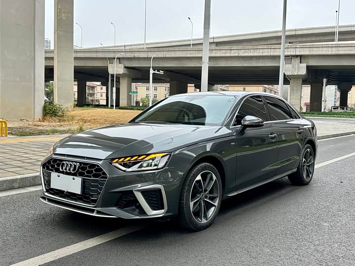 Фото 1 - Audi A4L