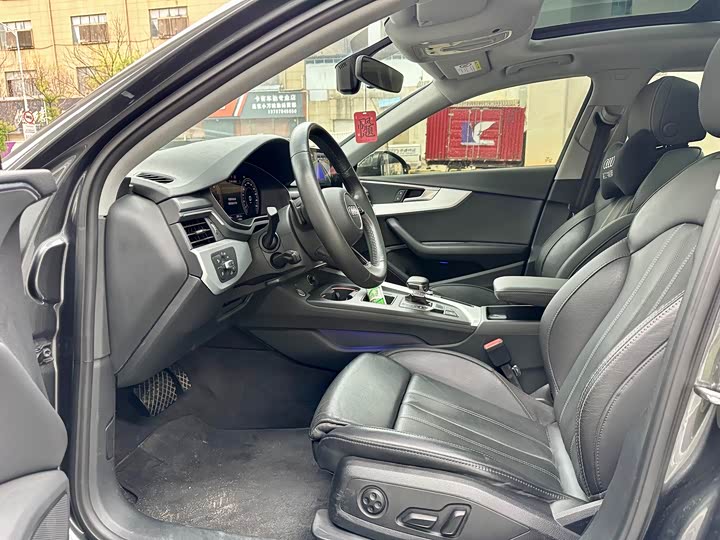 Фото 12 - Audi A4L