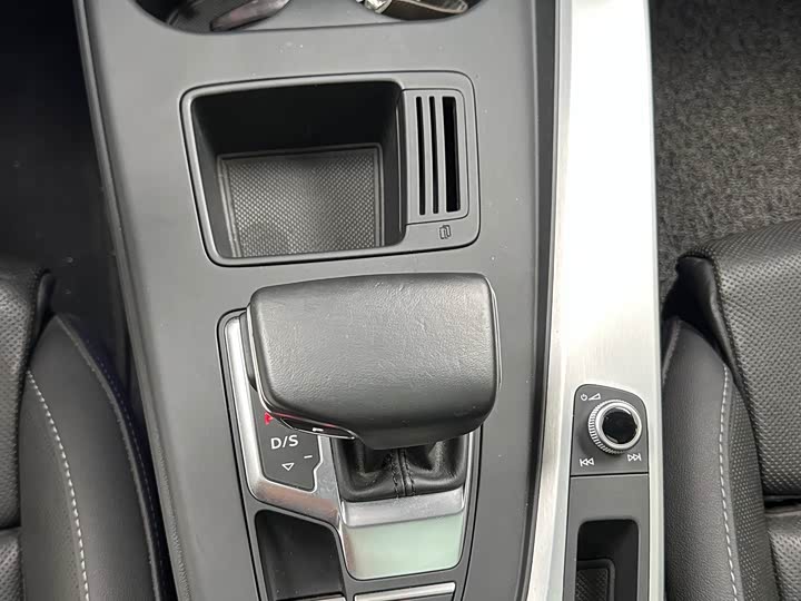 Фото 15 - Audi A4L