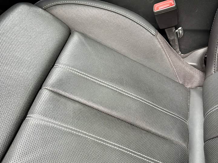 Фото 17 - Audi A4L