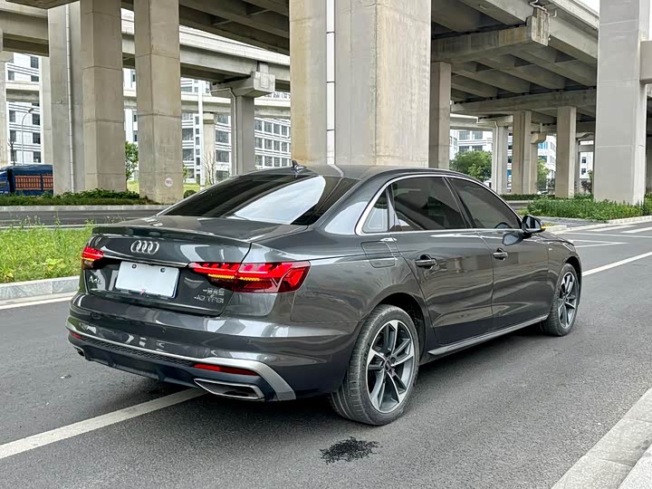 Фото 6 - Audi A4L