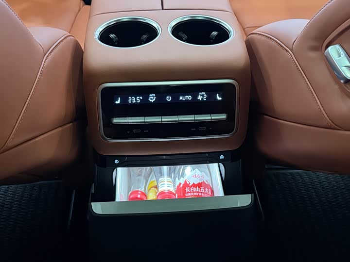 Фото 15 - LiXiang L9