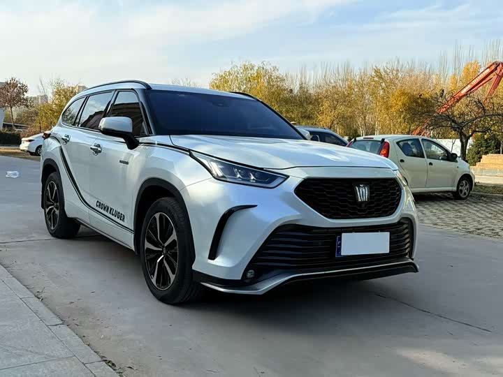 Фото 2 - Toyota Crown Kluger