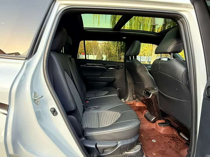 Фото 6 - Toyota Crown Kluger