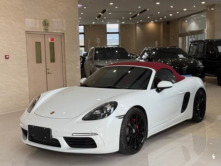 Фото 1 - Porsche 718