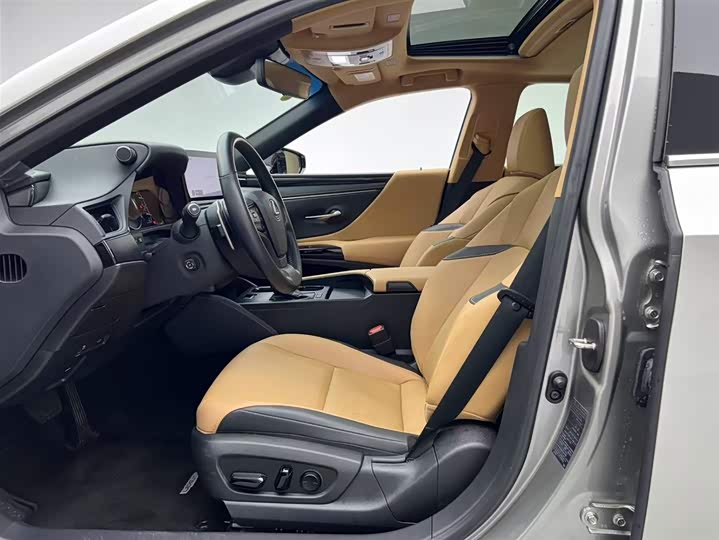 Фото 12 - Lexus ES