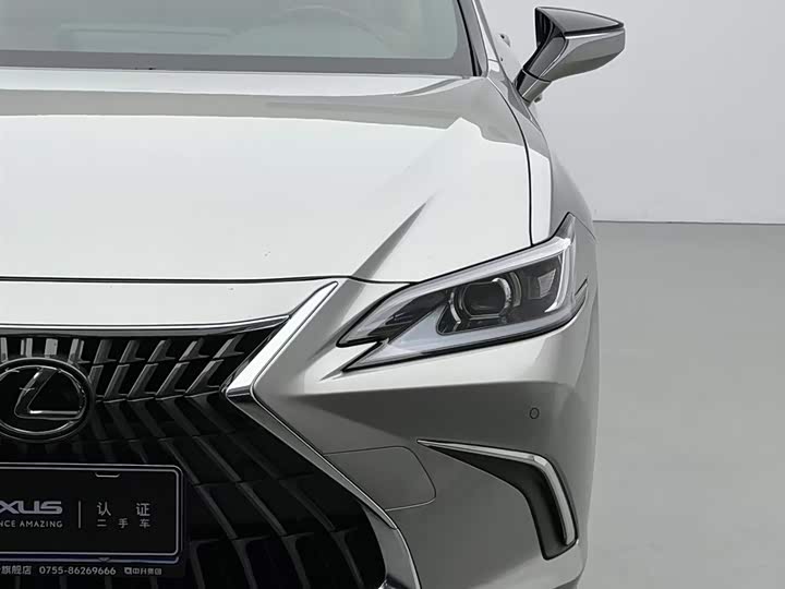 Фото 15 - Lexus ES