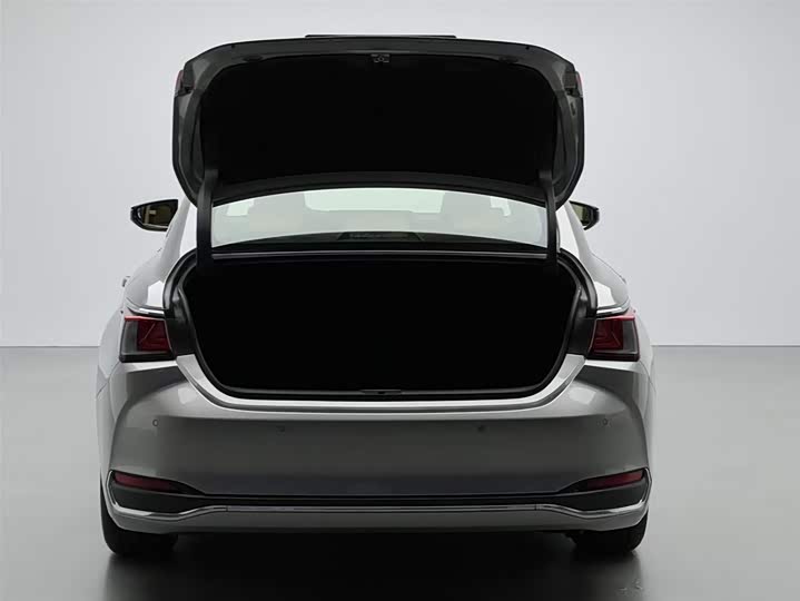 Фото 16 - Lexus ES