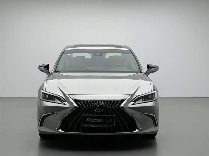 Фото 2 - Lexus ES