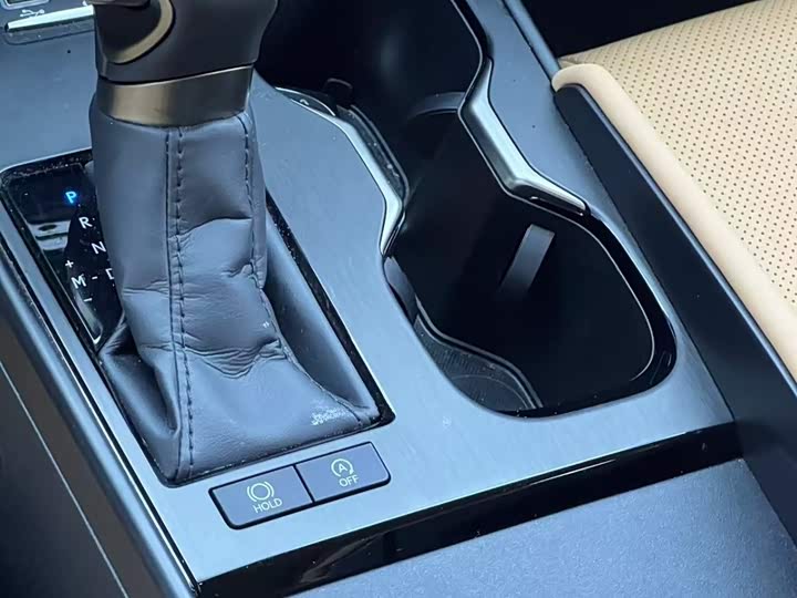 Фото 7 - Lexus ES