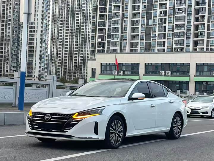 Фото 1 - Nissan Teana