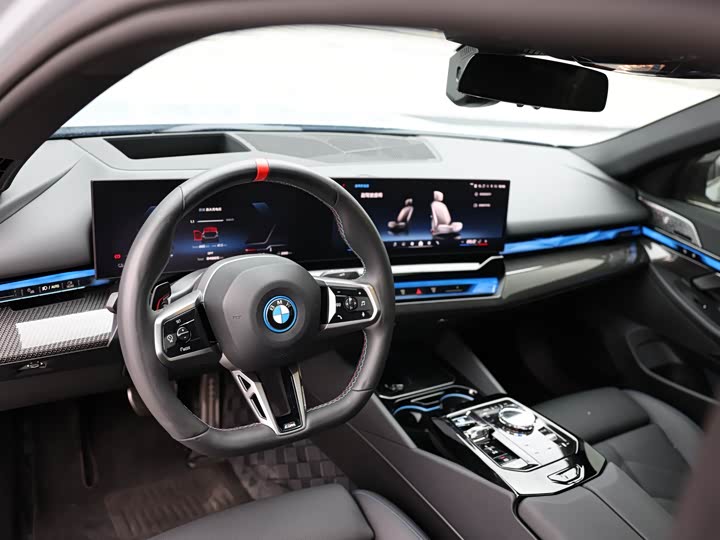 Фото 10 - BMW i5