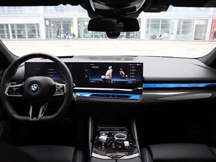 Фото 11 - BMW i5