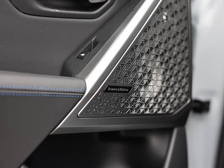 Фото 13 - BMW i5