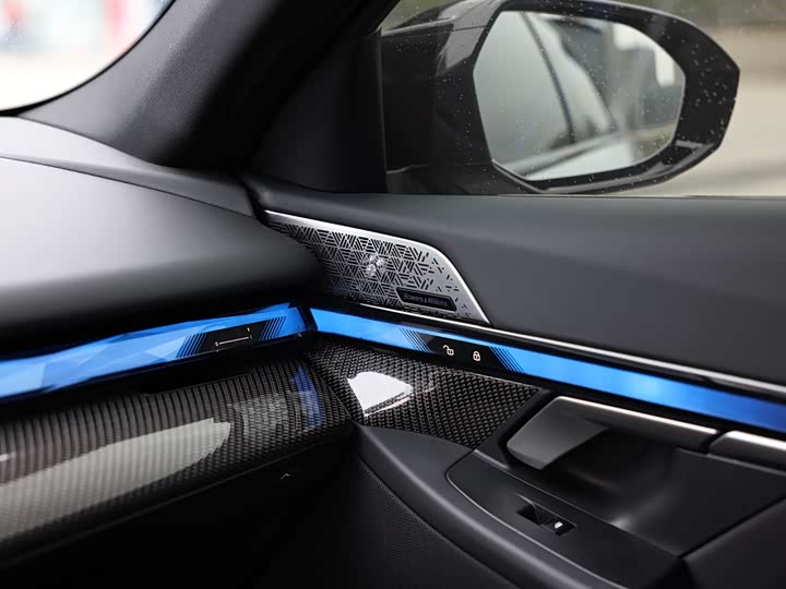 Фото 14 - BMW i5