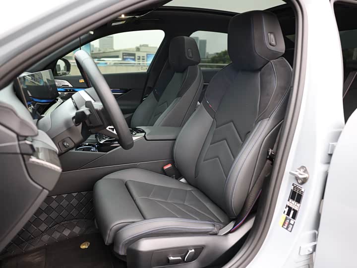 Фото 16 - BMW i5