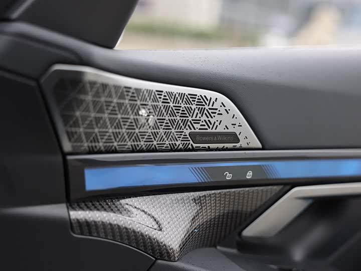 Фото 20 - BMW i5