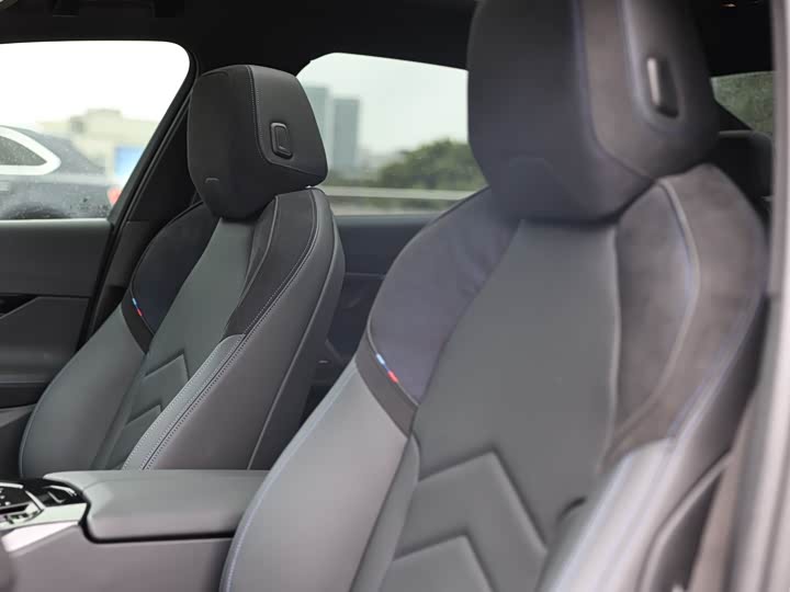 Фото 23 - BMW i5