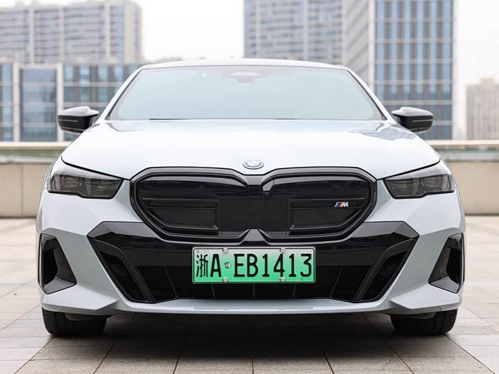 Фото 3 - BMW i5